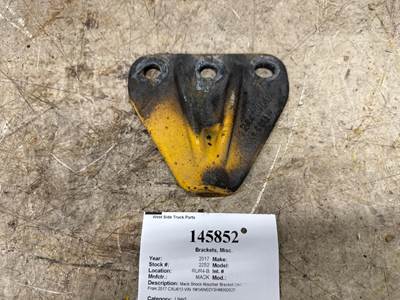 Mack 24427052 Bracket for a Mack CXU613
