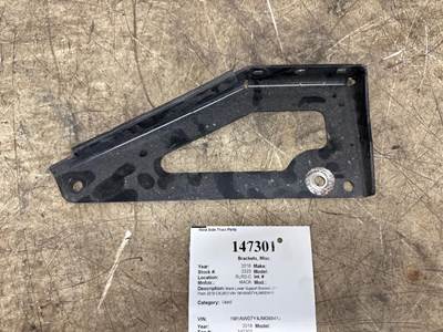Mack 25111661 Bracket for a Mack CXU613