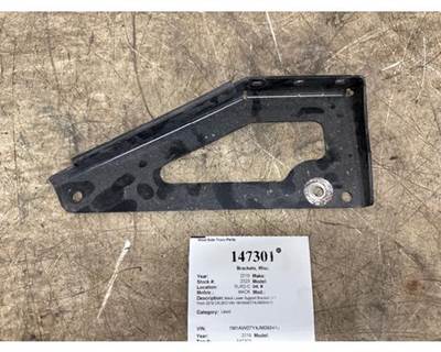 Mack 25111661 Bracket for a Mack CXU613