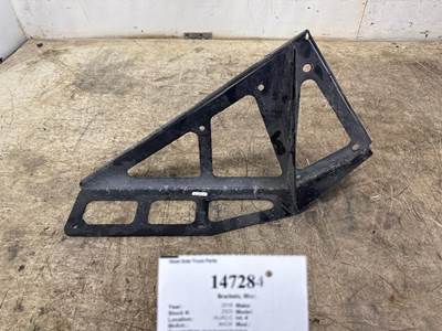 Mack 25133819 Bracket for a Mack CXU613
