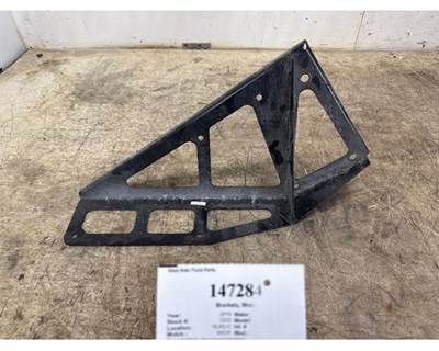 Mack 25133819 Bracket for a Mack CXU613