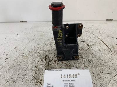 Mack 77QS573B Bracket for a Mack RD688S