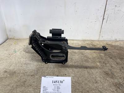 Mack 82078484 Left Bracket for a Mack CXU612