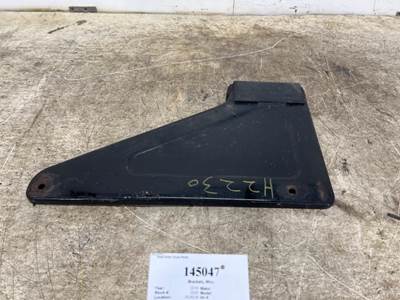 Mack 82728321 Bracket for a Mack CXU612