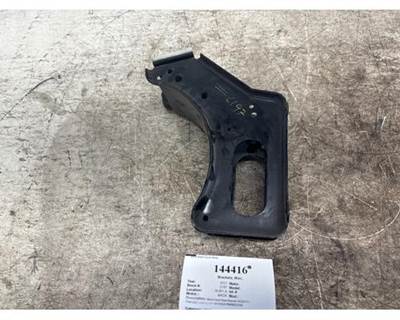 Mack 84204751 Right Bracket for a Mack CH612
