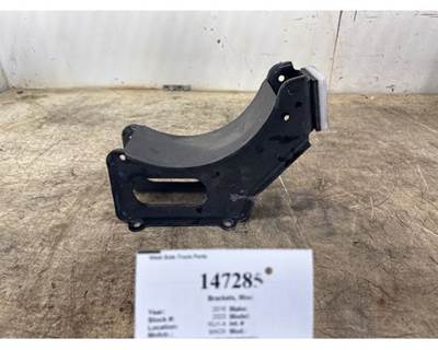Mack 84204751 Bracket for a Mack CXU613
