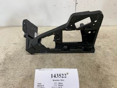 Mack 84556224 Bracket for a Mack CH612