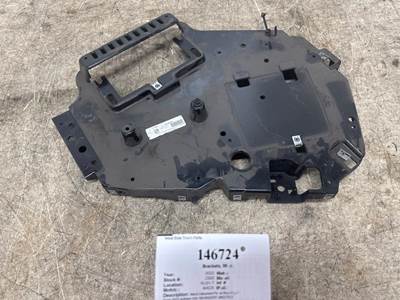 Mack 84556532 Bracket for a Mack R686T