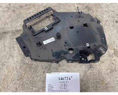 Mack 84556532 Bracket for a Mack R686T