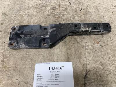 Paccar N85-1338 Right Bracket for a Peterbilt 567