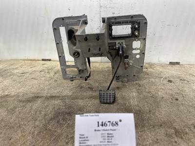 Mack 82280309 Pedal for a Mack CXU613