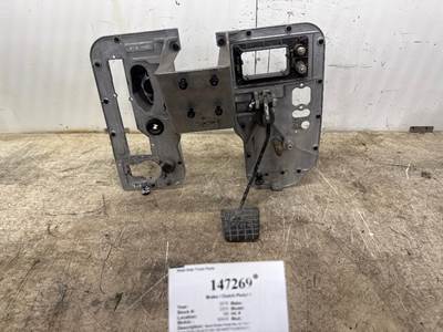 Mack 82789711 Pedal for a Mack CXU613