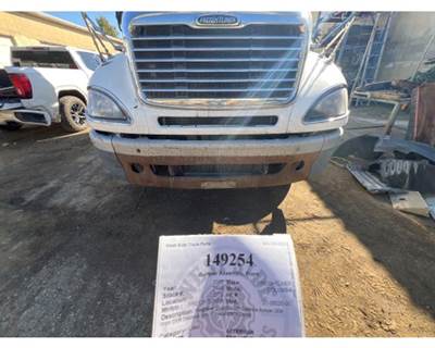 Freightliner 21-26020-007 Front Bumper for a Freightliner COLUMBIA
