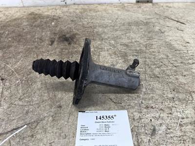 Wabco A02-13133-000 Clutch Slave Cylinder for a Western Star TR 5700 XE