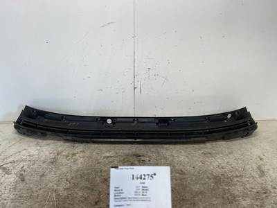 Mack 84133072 Cowl for a Mack CH612