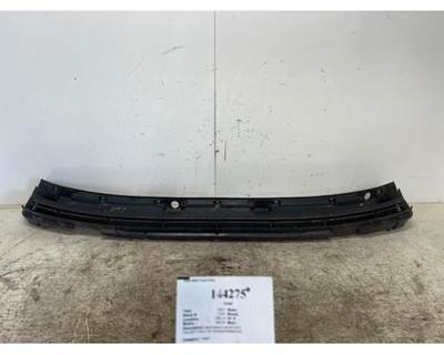 Mack 84133072 Cowl for a Mack CH612