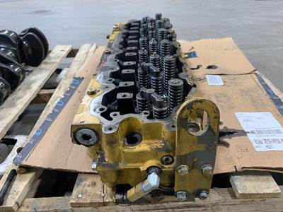 Caterpillar 219-5843 Cylinder Head for a Freightliner M2 106