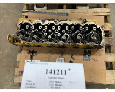 Caterpillar 219-5843 Cylinder Head for a Freightliner M2 106