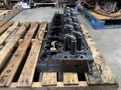 Cummins 3417629 Cylinder Head for a Freightliner CENTURY CLASS 112
