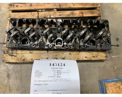 Cummins 3417629 Cylinder Head for a Freightliner CENTURY CLASS 112