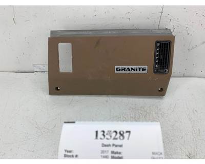 2017 Mack GU713 Right Side Center Cover Assembly, Part # 10013751 530QR513M