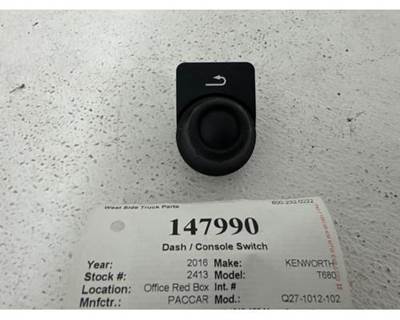 Paccar Q27-1012-102 Dashboard Switch for a Kenworth T680