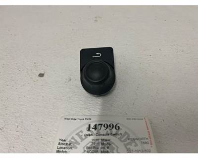 Paccar Q27-1012-102 Dashboard Switch for a Kenworth T680