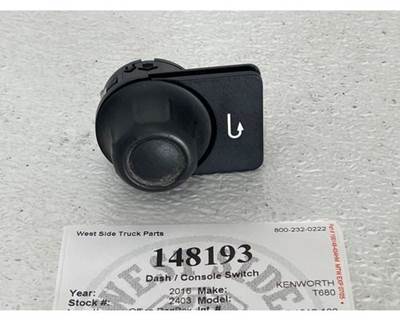 Paccar Q27-1012-102 Dashboard Switch for a Kenworth T680