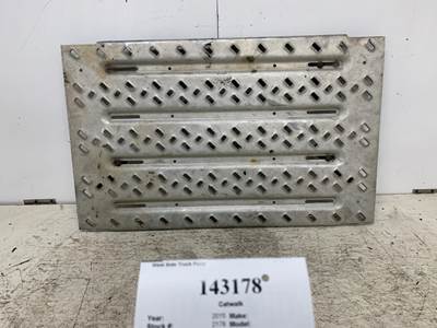 Mack Pinnacle CXU612 Deck Plate / Catwalk for a Mack CXU612