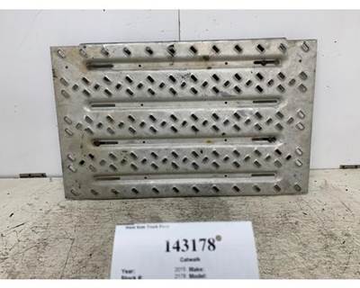 Mack Pinnacle CXU612 Deck Plate / Catwalk for a Mack CXU612