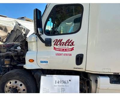 Freightliner A18-57527-000 Left Front Door Assembly for a Freightliner CASCADIA