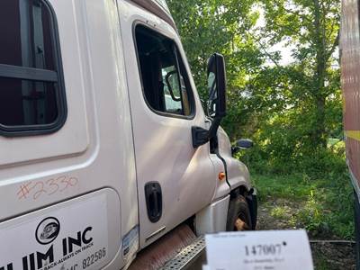 Freightliner A18-57527-002 Right Front Door Assembly for a Freightliner CASCADIA