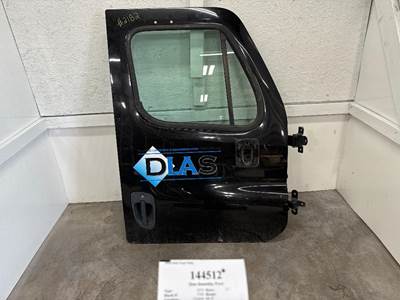 Freightliner A18-57527-004 Right Front Door Assembly for a Freightliner CASCADIA 126