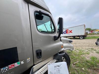 Freightliner A18-57527-004 Right Front Door Assembly for a Freightliner CASCADIA