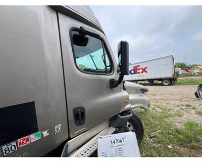 Freightliner A18-57527-004 Right Front Door Assembly for a Freightliner CASCADIA