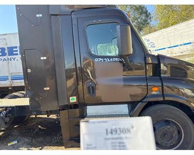 Freightliner A18-57527-004 Right Front Door Assembly for a Freightliner CASCADIA