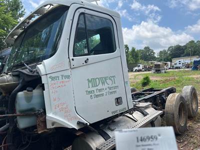 Freightliner A18-58065-000 Left Front Door Assembly for a Freightliner COLUMBIA 120