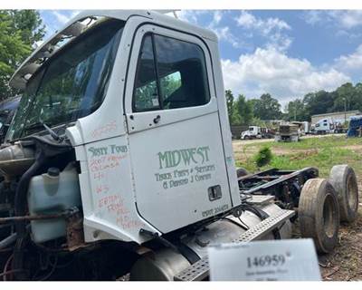 Freightliner A18-58065-000 Left Front Door Assembly for a Freightliner COLUMBIA 120