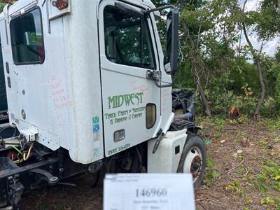 Freightliner A18-58065-001 Right Front Door Assembly for a Freightliner COLUMBIA 120