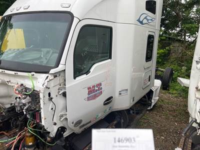 Kenworth T680 Left Front Door Assembly