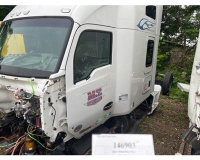 Kenworth T680 Left Front Door Assembly