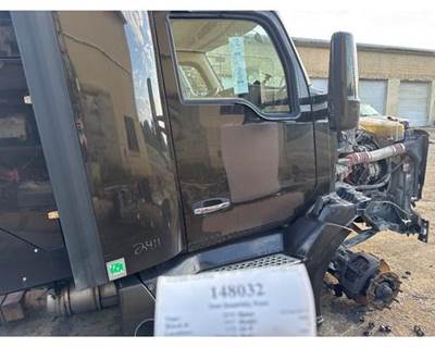 Paccar Right Front Door Assembly for a Kenworth T680