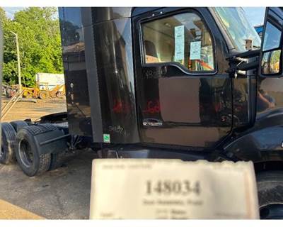 Paccar Right Front Door Assembly for a Kenworth T680