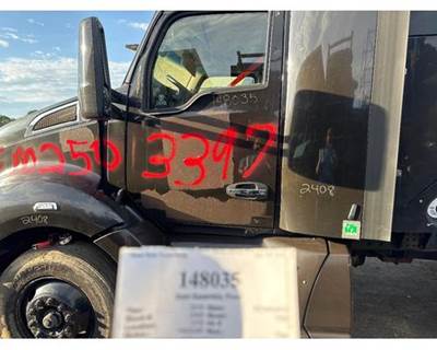 Paccar Left Front Door Assembly for a Kenworth T680