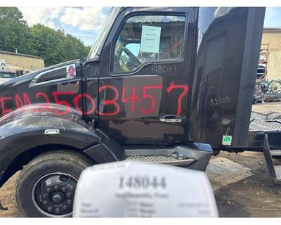 Paccar Left Front Door Assembly for a Kenworth T680