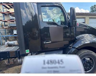 Paccar Right Front Door Assembly for a Kenworth T680