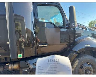 Paccar Front Door Assembly for a Kenworth T680