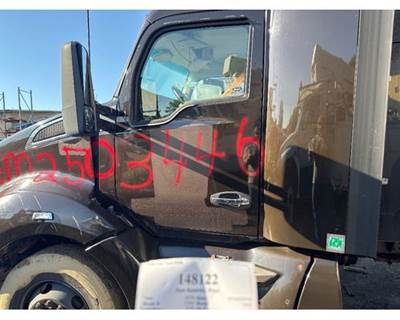 Paccar Front Door Assembly for a Kenworth T680