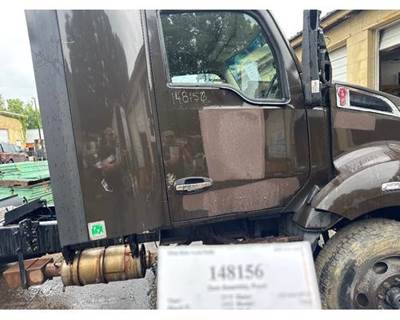 Paccar Right Front Door Assembly for a Kenworth T680