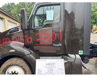 Paccar Front Door Assembly for a Kenworth T680